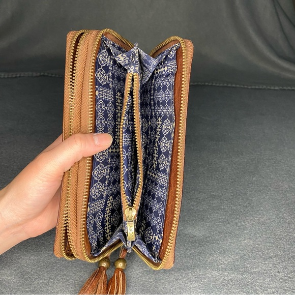 Lucky Brand Genuine Leather double compartment Wallet - Picture 4 of 8